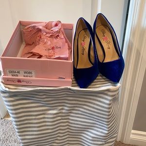Blue Velvet Pumps